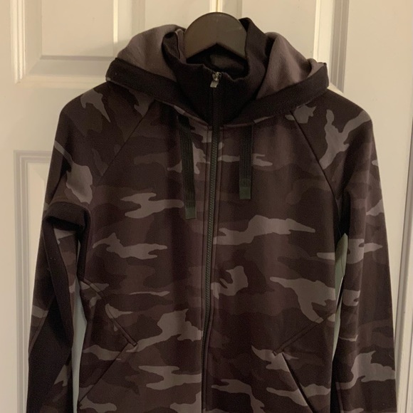 Athleta Triumph Printed Hoodie - Camo - NWT - Medium - Picture 2 of 11